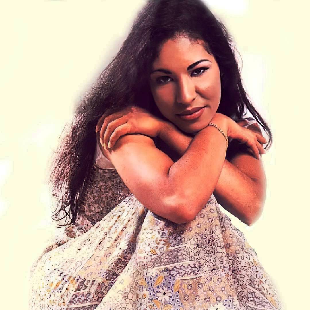 Selena Quintanilla Perez Remembering the Tragic End of a Music Icon